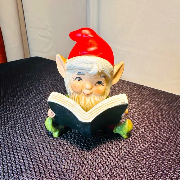 HOMCO, made in Taiwan, Vintage Ceramic Christmas Elf Reading Book Figure - Picture 1 of 7